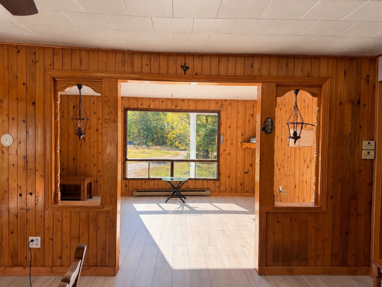 Salon — 828 Rue Ste-Anne, Nominingue