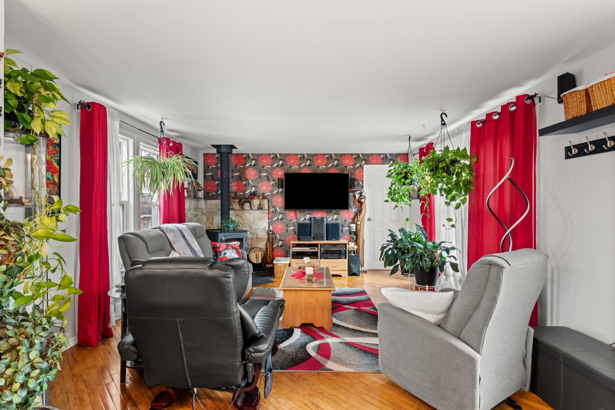 Salon — 3950 Boul. Sir-Wilfrid-Laurier, Longueuil