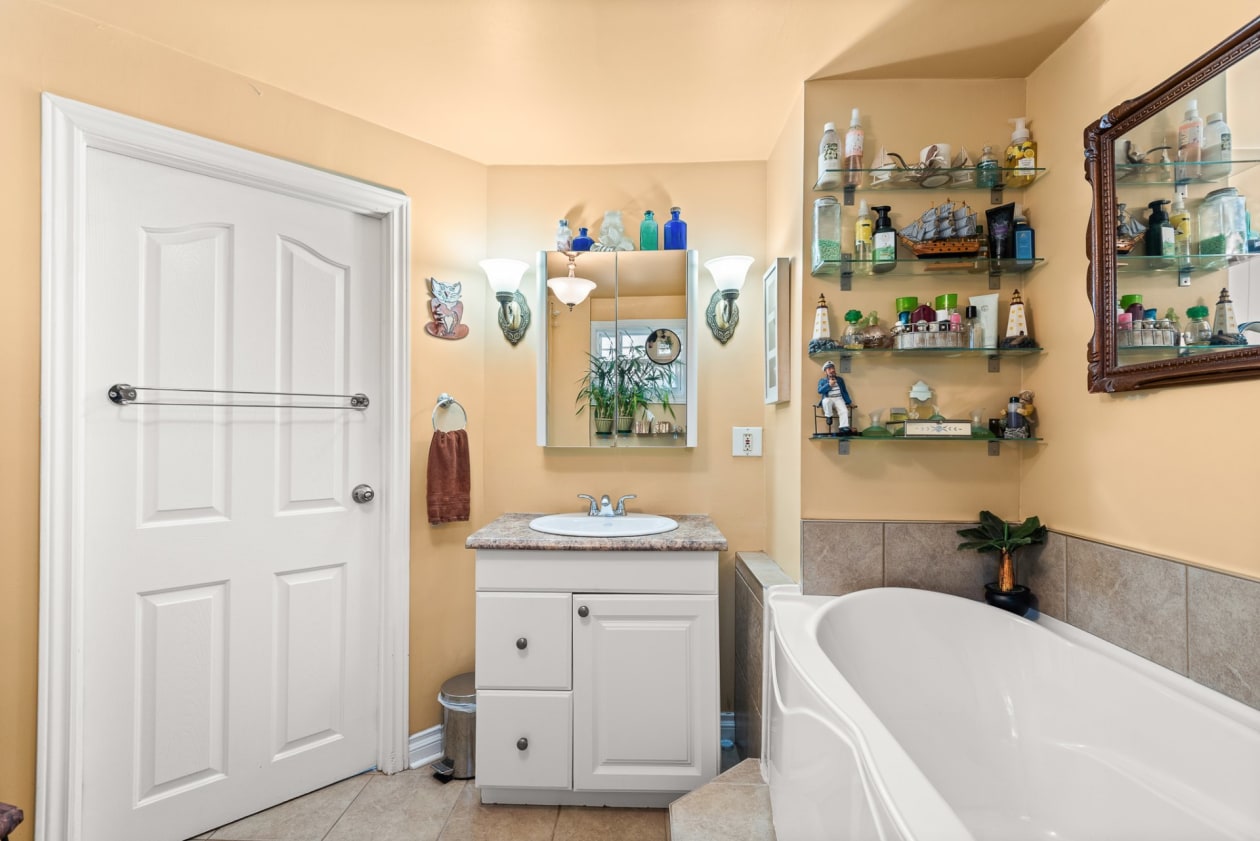 Salle de bains — 3950 Boul. Sir-Wilfrid-Laurier, Longueuil
