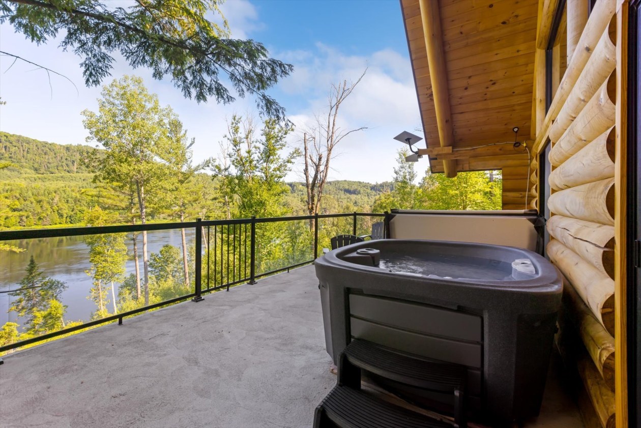 Terrasse — 4147 Route 155, Trois-Rives