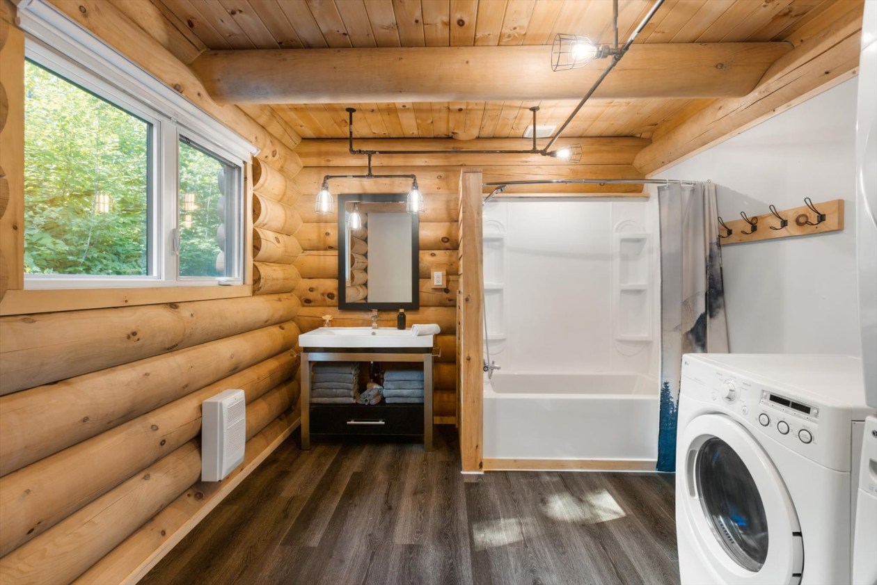 Salle de bains — 4147 Route 155, Trois-Rives