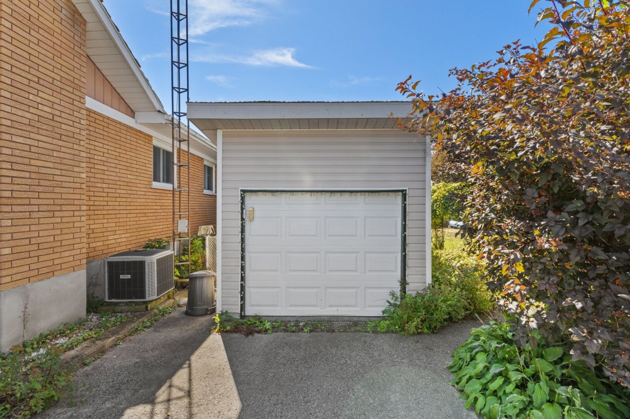Garage — 11 Rue Coulonge, Fort-Coulonge
