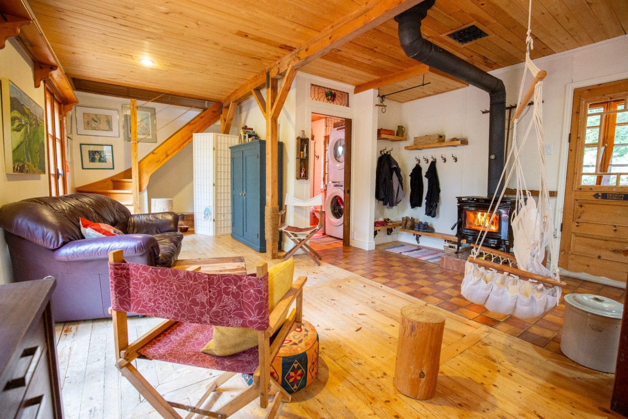 Salon — 163 6e Rang, Saint-Hilarion