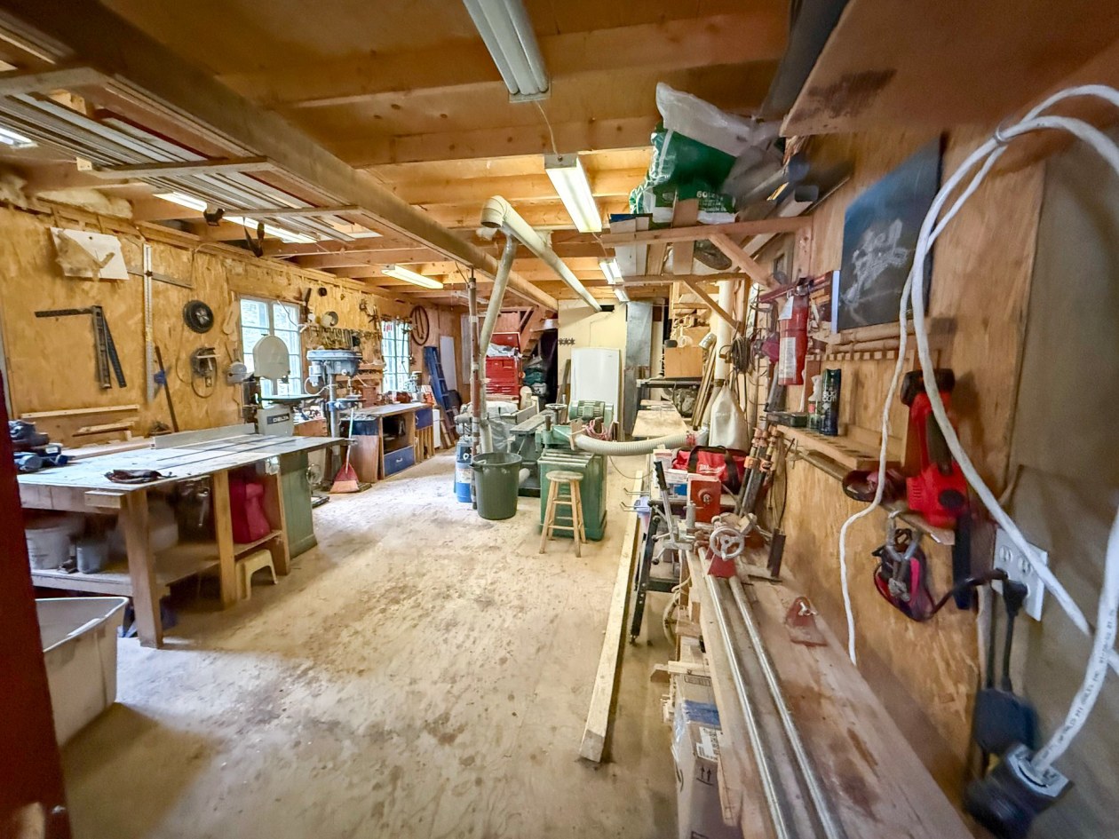 Garage — 163 6e Rang, Saint-Hilarion