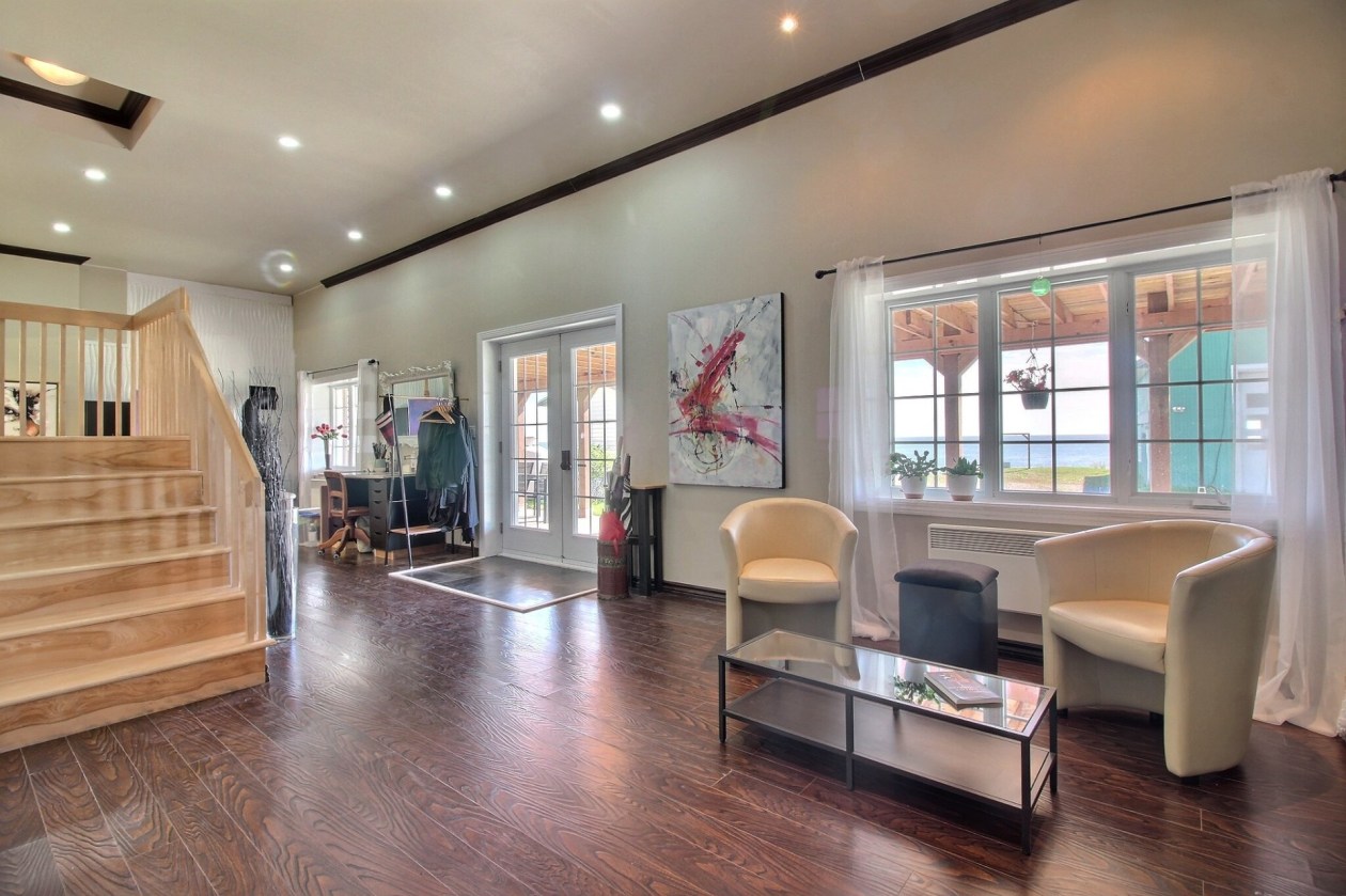 Salon — 358 Boul. Pabos, Chandler