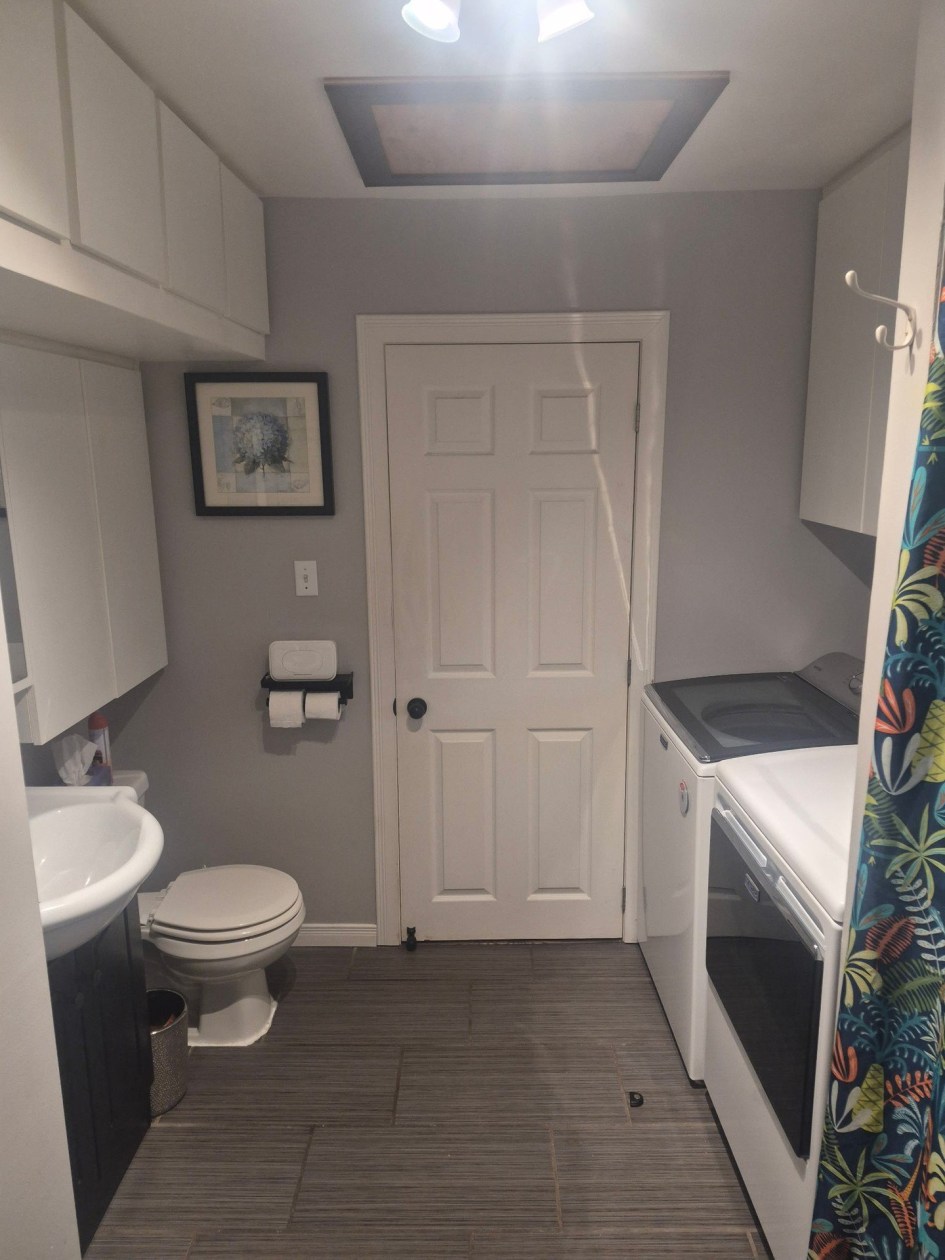 Salle de bains — 210 Rue Caillé, Saint-Lucien