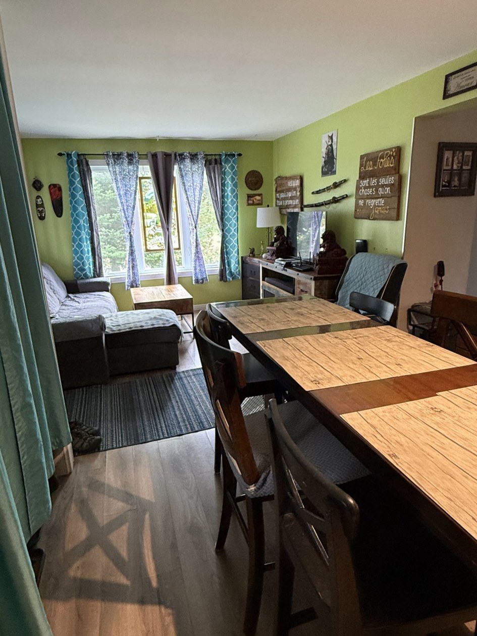 Salle à manger — 210 Rue Caillé, Saint-Lucien