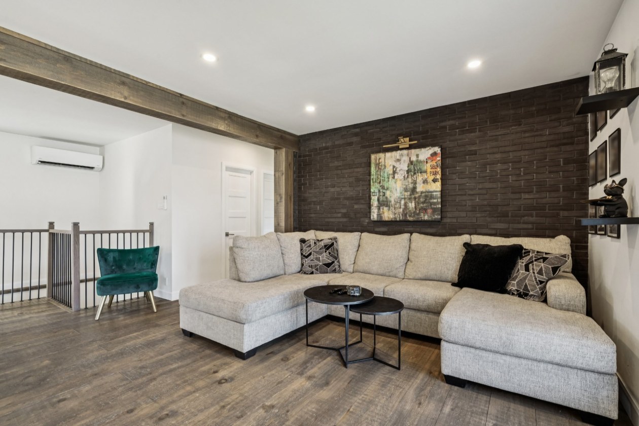 Salon — 67 Rue Boyer, Beauharnois