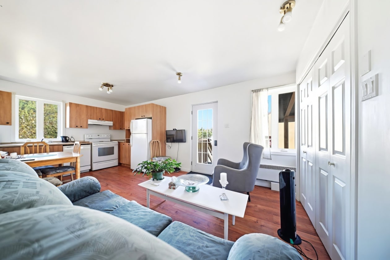Logement — 15 - 15C Rue St-Jean-Baptiste, L'Anse-Saint-Jean
