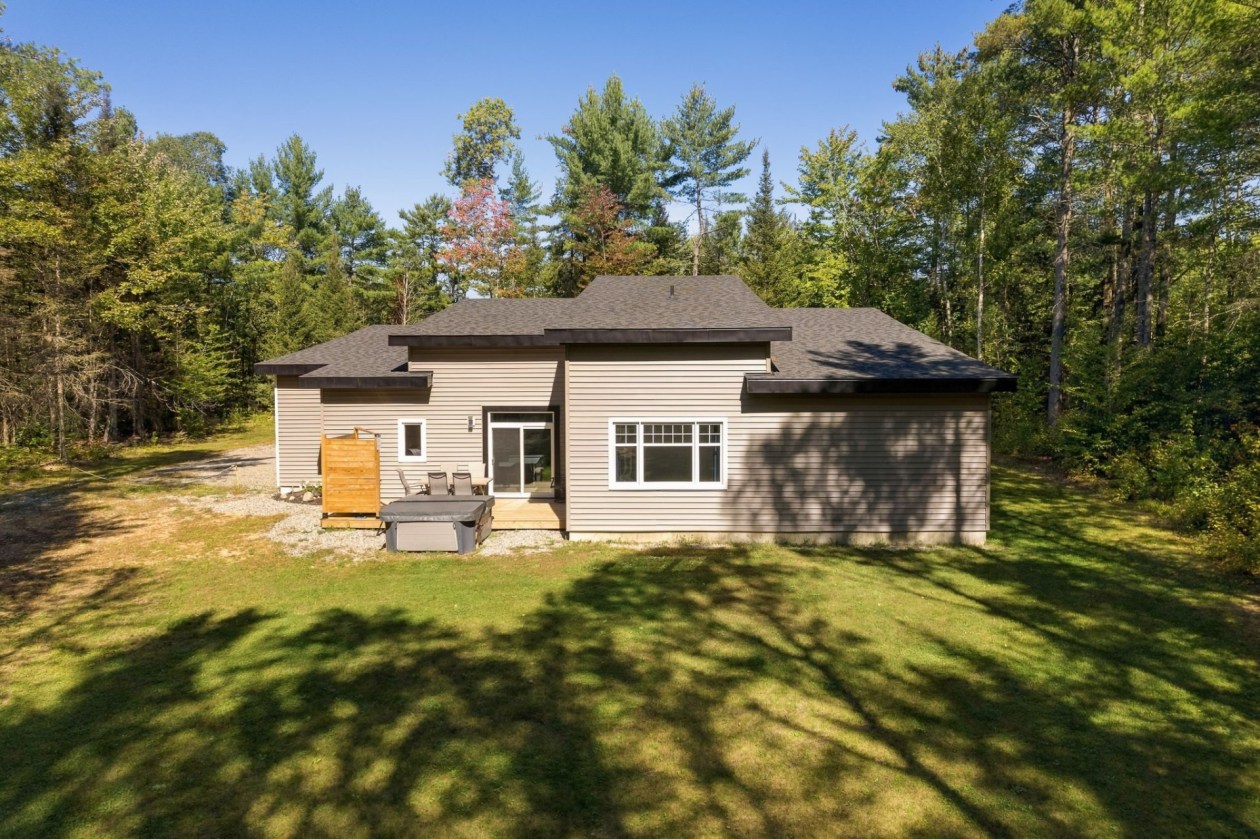 Face arrière — 132 Route 303, Otter Lake