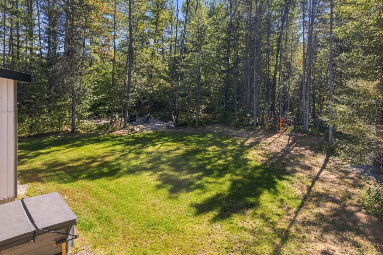 Cour — 132 Route 303, Otter Lake