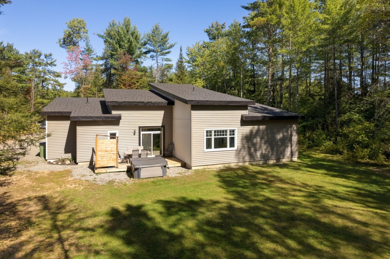 Face arrière — 132 Route 303, Otter Lake