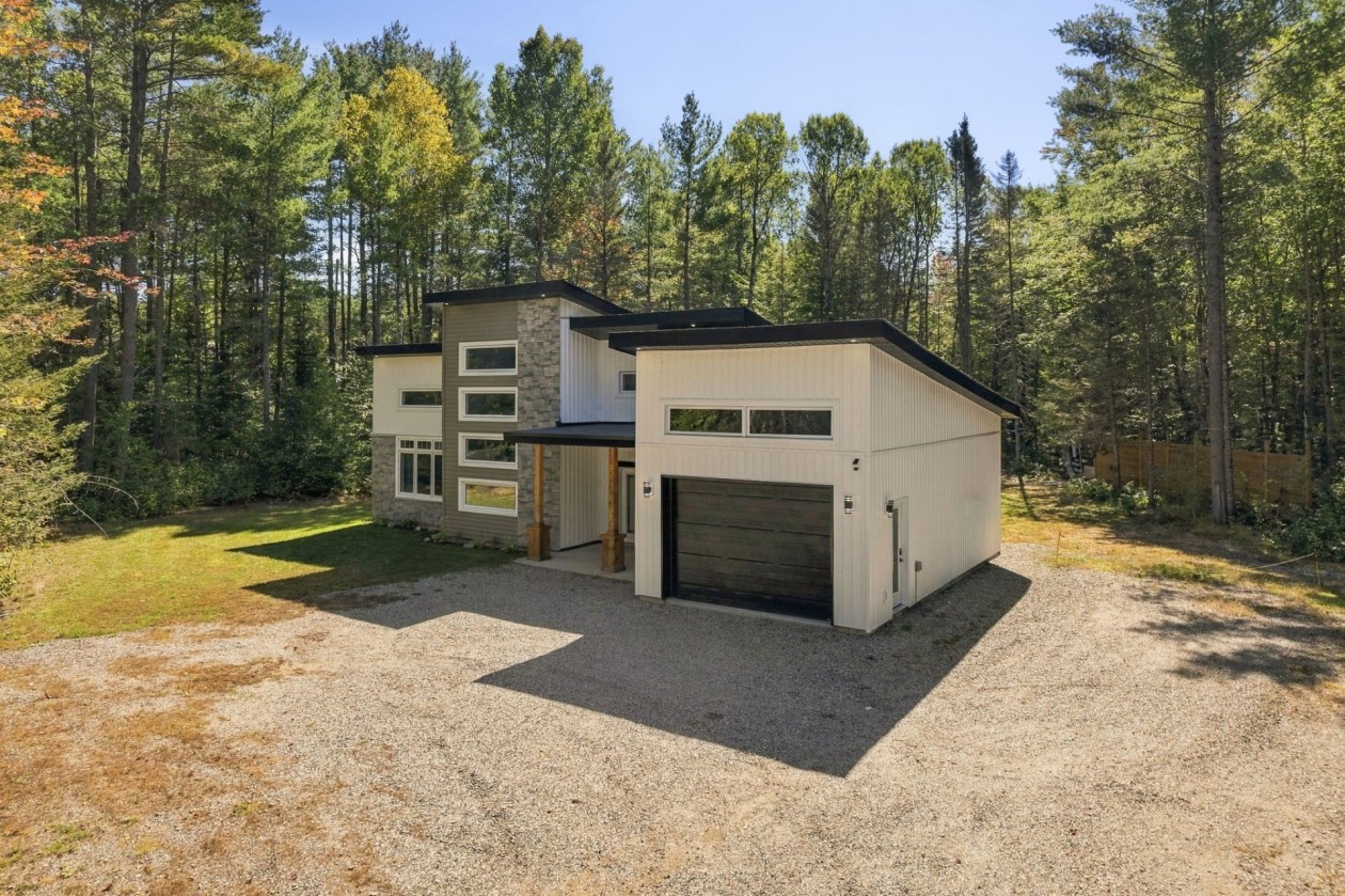 Façade — 132 Route 303, Otter Lake