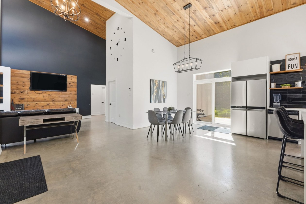 Salle à manger — 132 Route 303, Otter Lake
