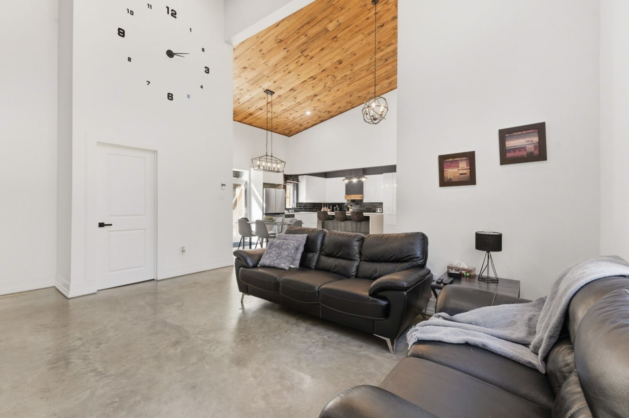 Salon — 132 Route 303, Otter Lake