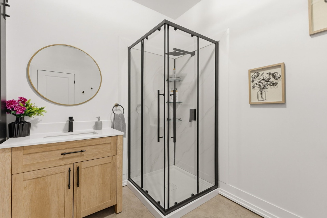 Salle de bains — 132 Route 303, Otter Lake