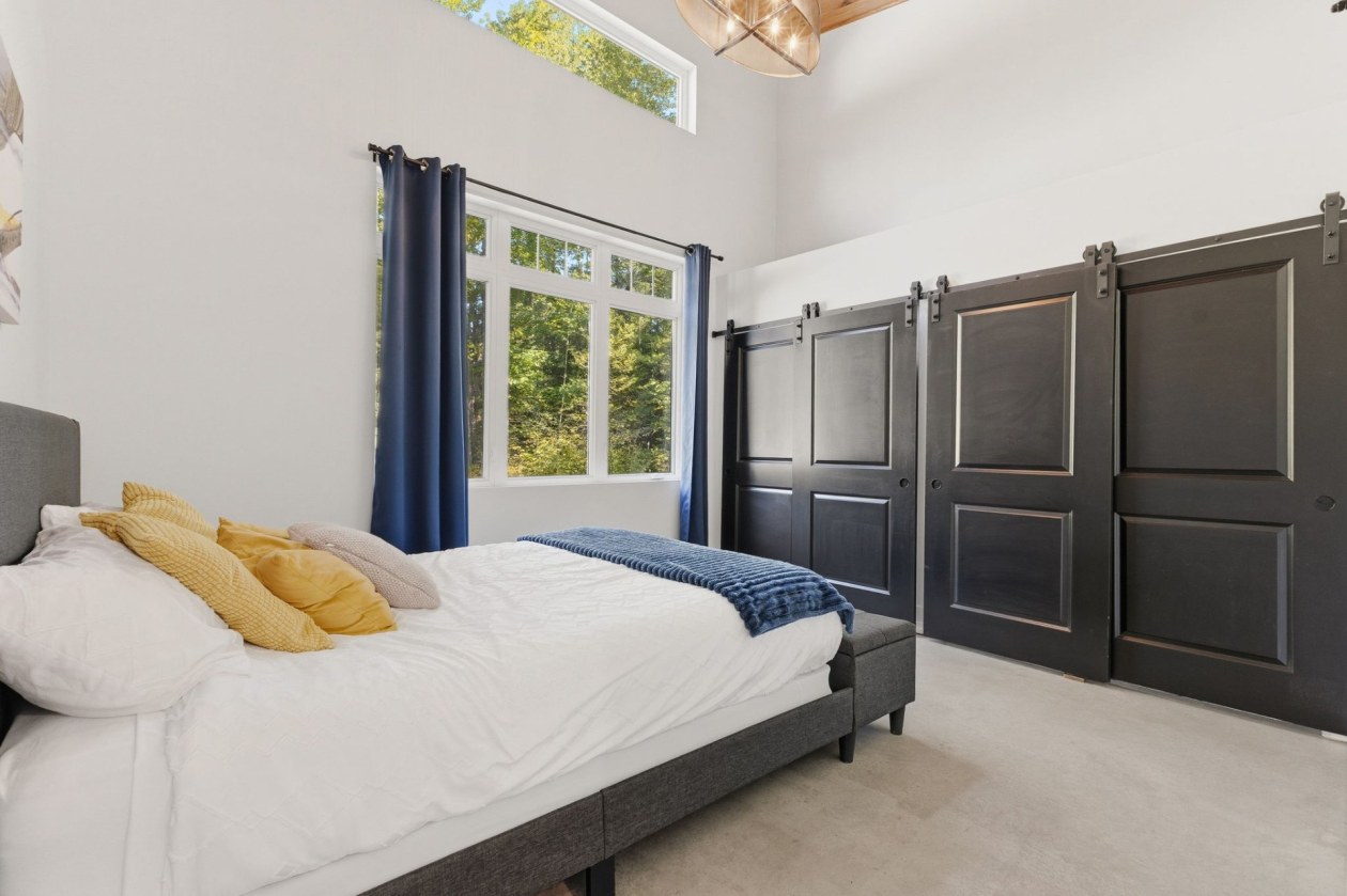 Chambre à coucher principale — 132 Route 303, Otter Lake