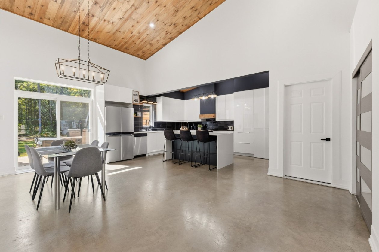 Salle à manger — 132 Route 303, Otter Lake