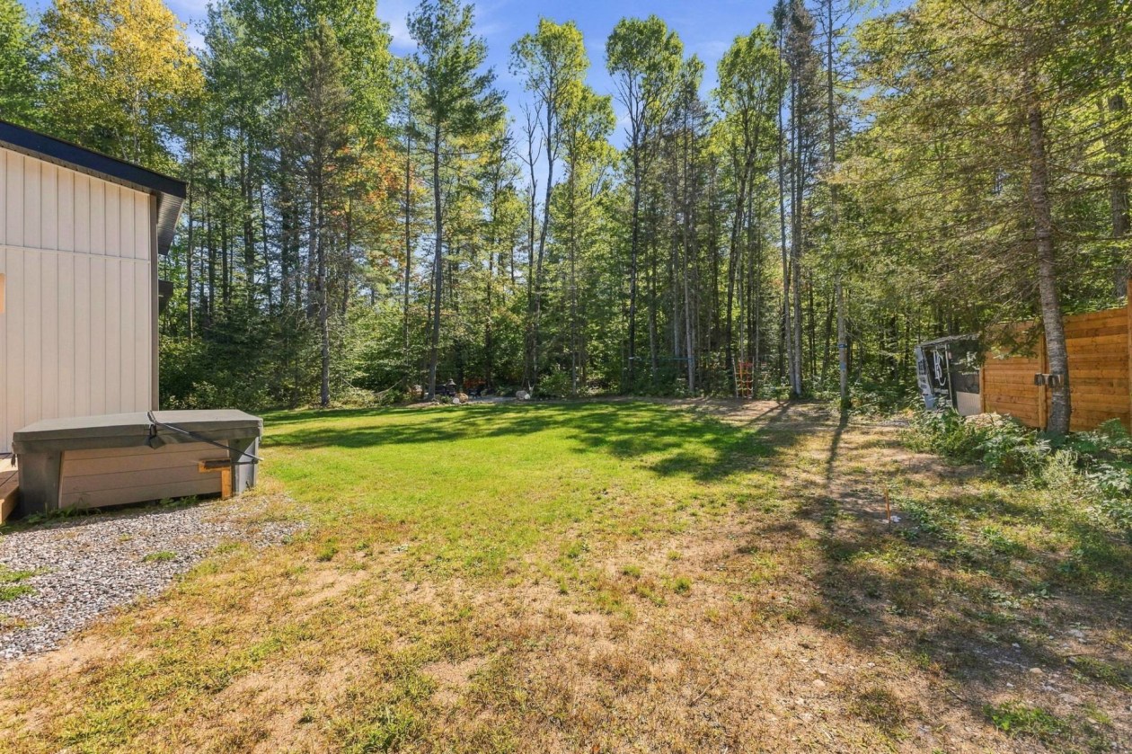 Cour — 132 Route 303, Otter Lake