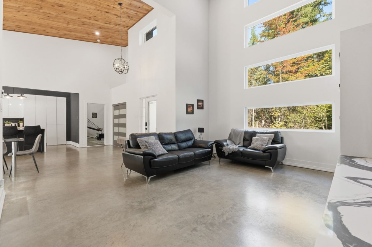 Salon — 132 Route 303, Otter Lake
