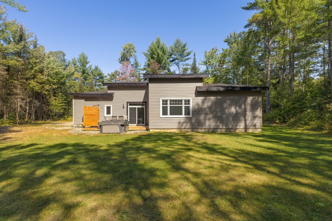 Face arrière — 132 Route 303, Otter Lake