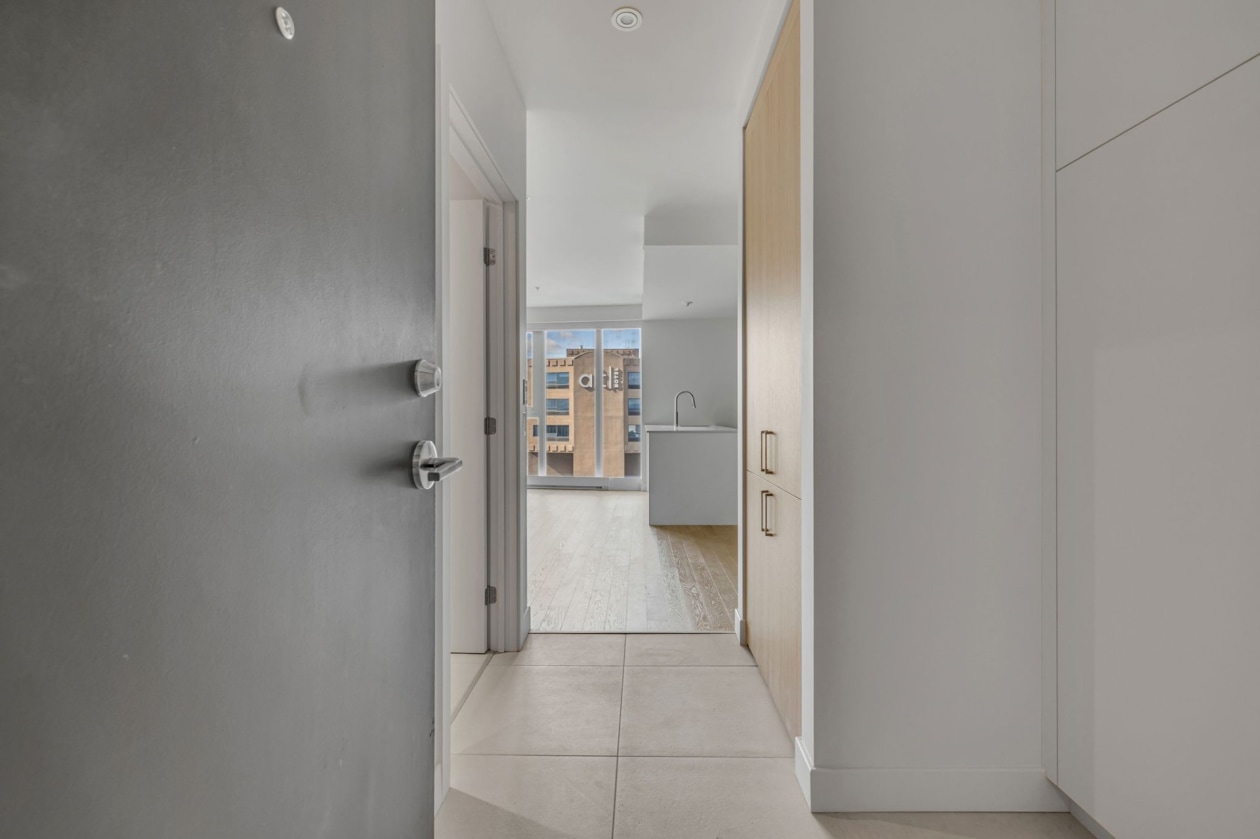 Entrance hall — 1300 Av. de Germain-des-Prés, Québec