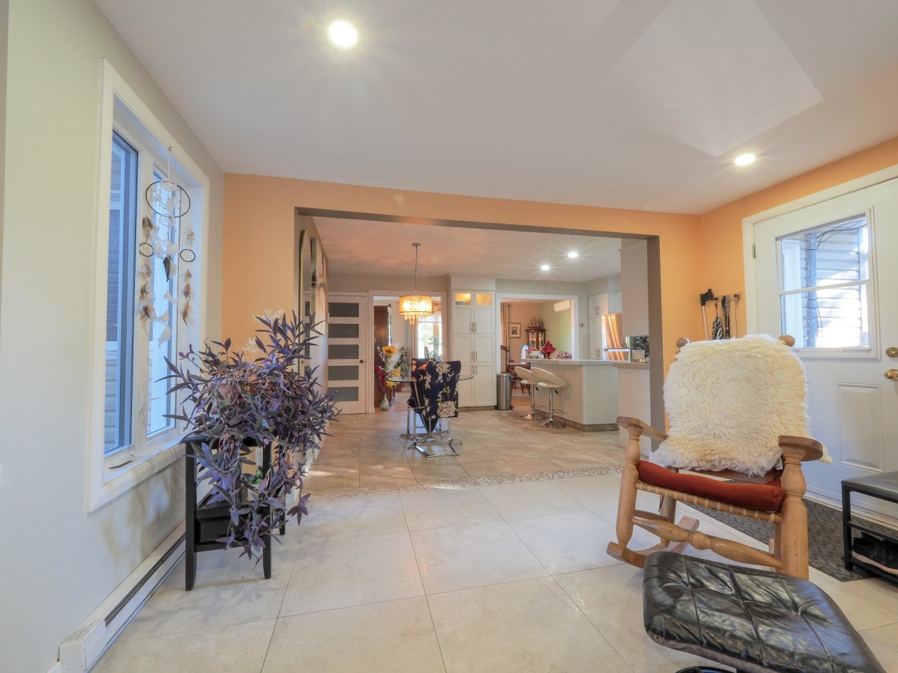 Salon — 6005 Rue Lacoursière, Trois-Rivières
