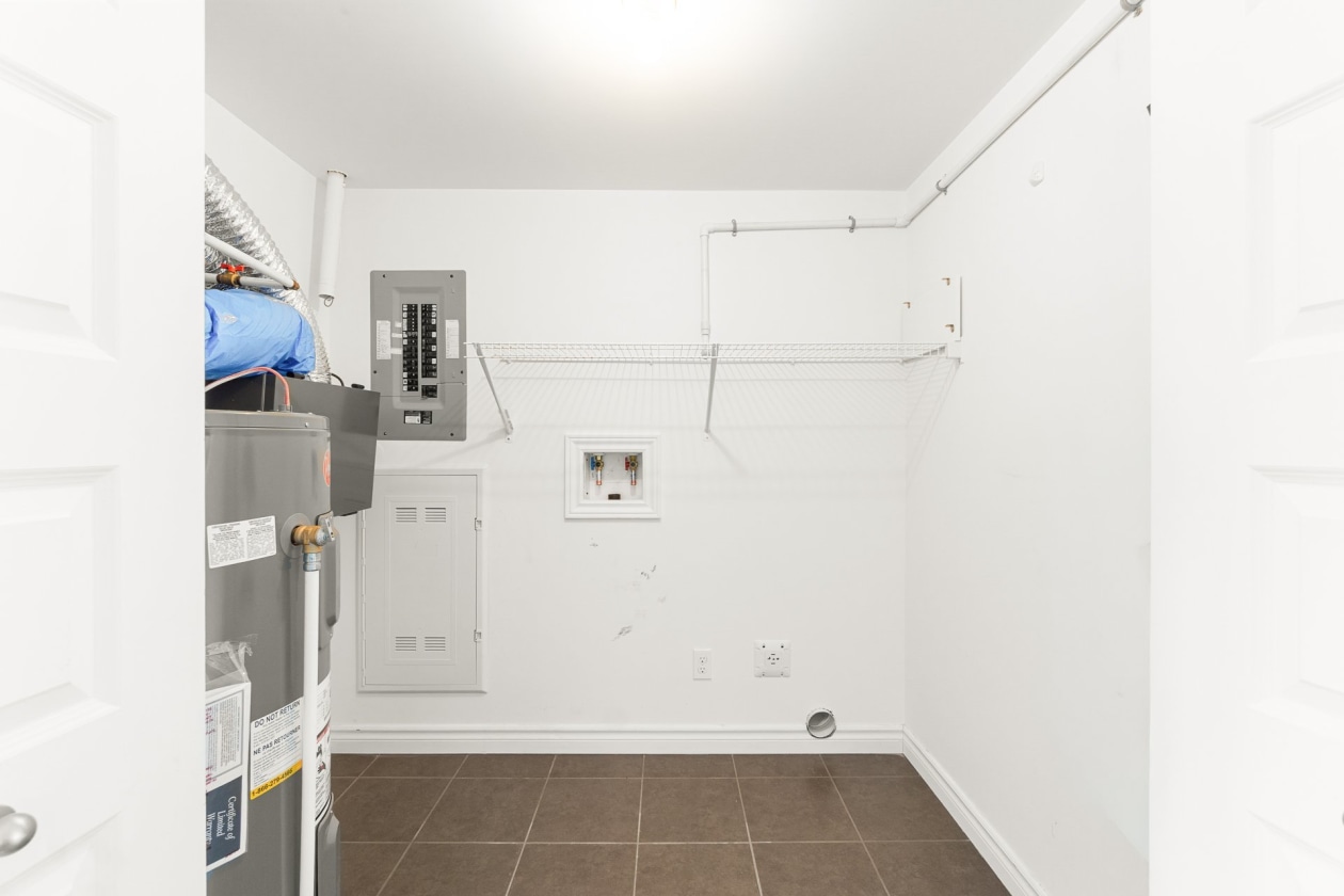 Rangement — 2460 Rue de la Garonne, Trois-Rivières