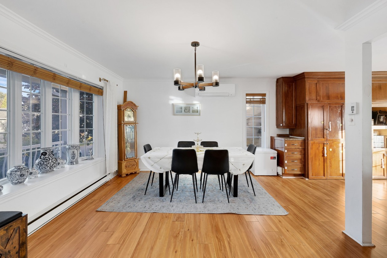 Salon — 3445 Rue Lefort, Trois-Rivières