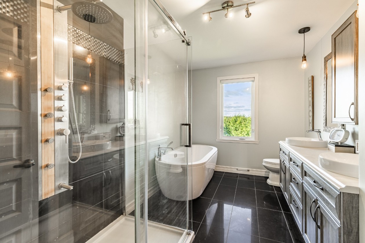 Salle de bains — 2095 Rue Richelieu, Saint-Marc-sur-Richelieu