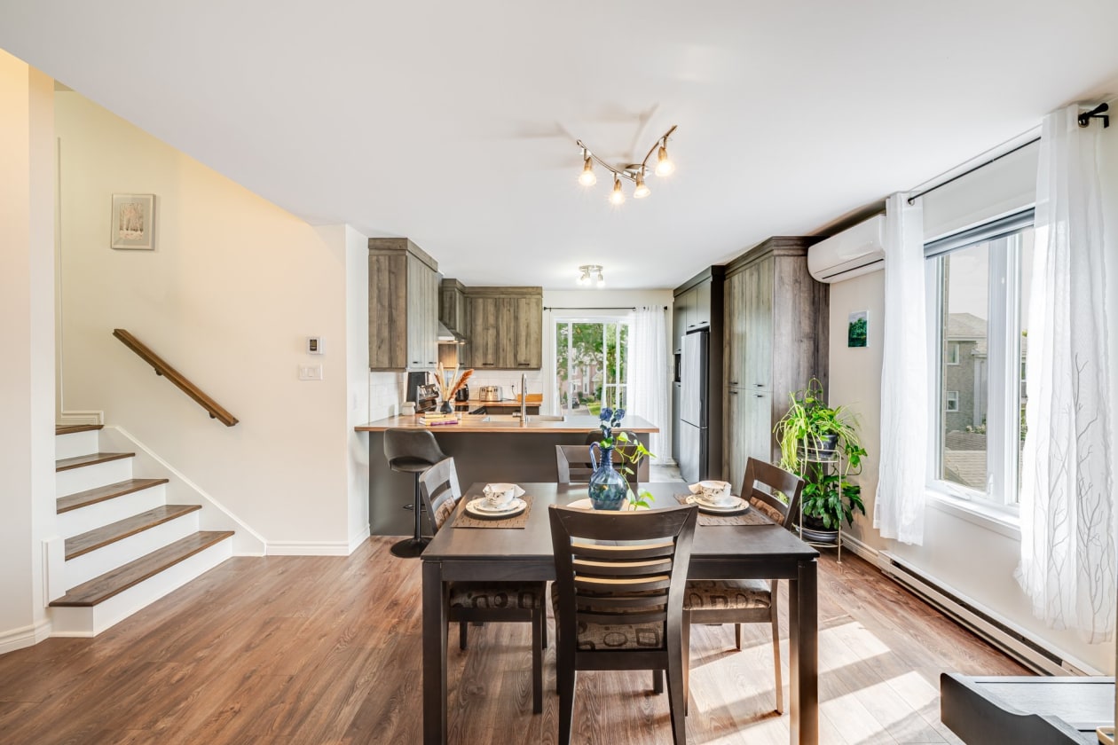 Salle à manger — 85 Rue Beauchemin, La Prairie