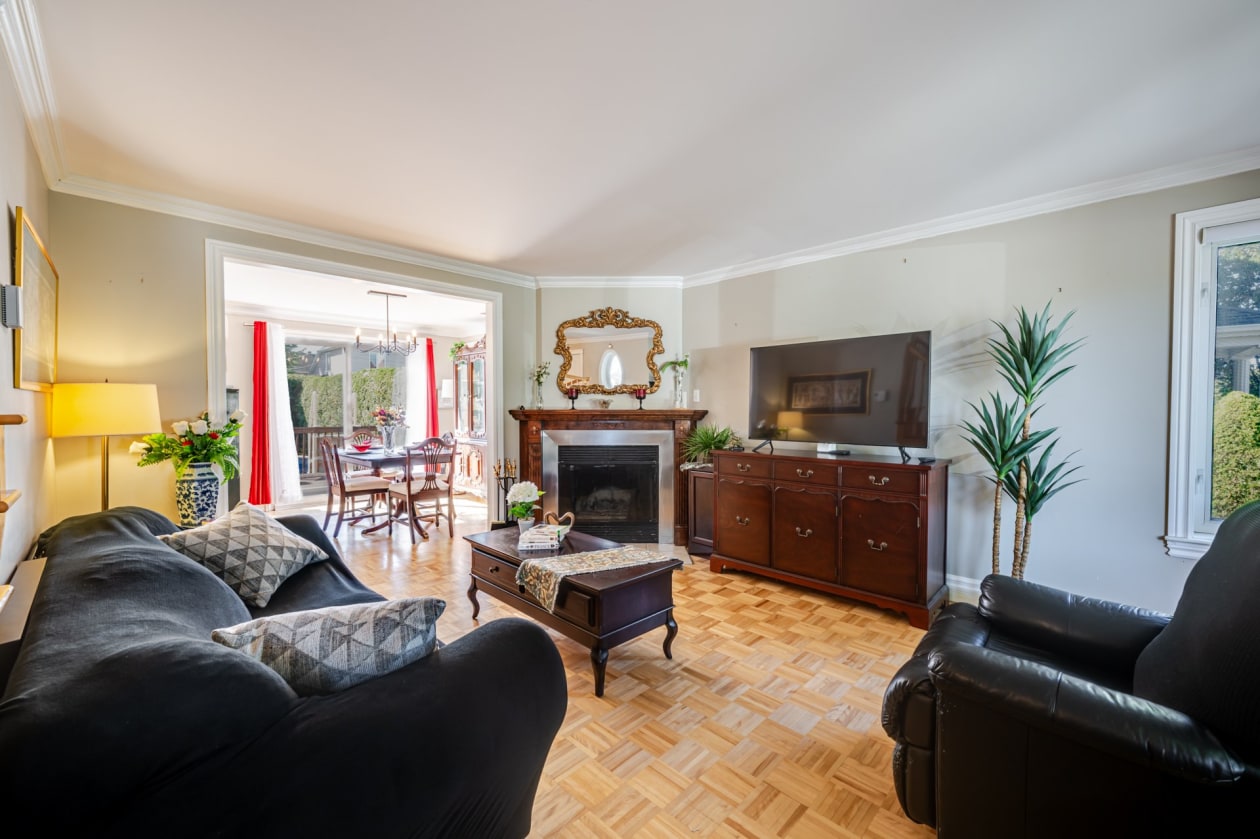 Salon — 125 Rue Paradis, La Prairie