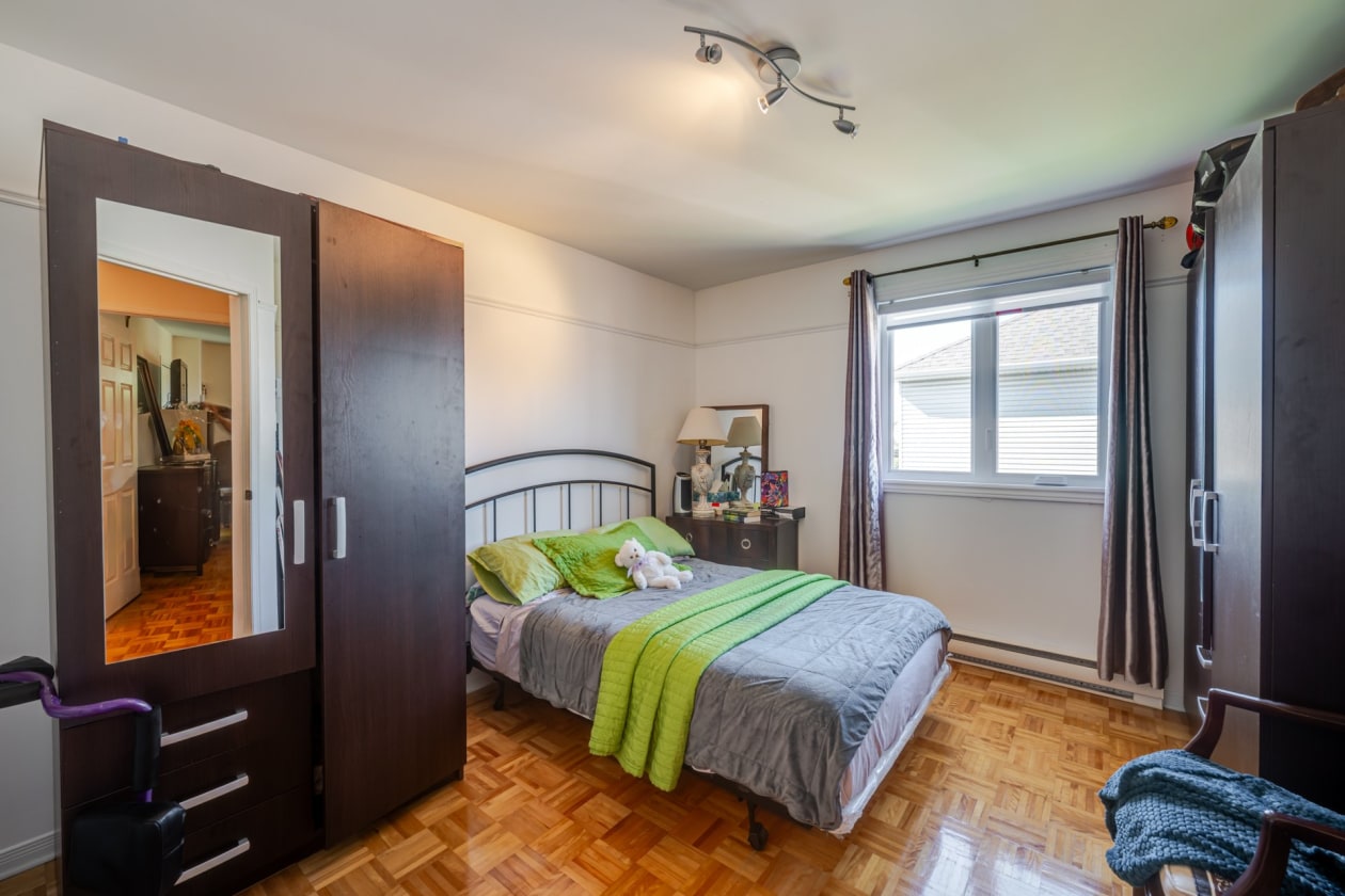 Chambre à coucher — 125 Rue Paradis, La Prairie