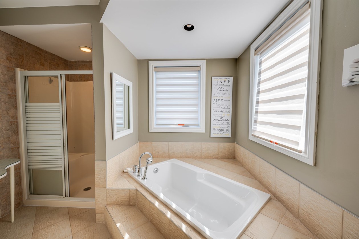 Salle de bains — 125 Rue Paradis, La Prairie