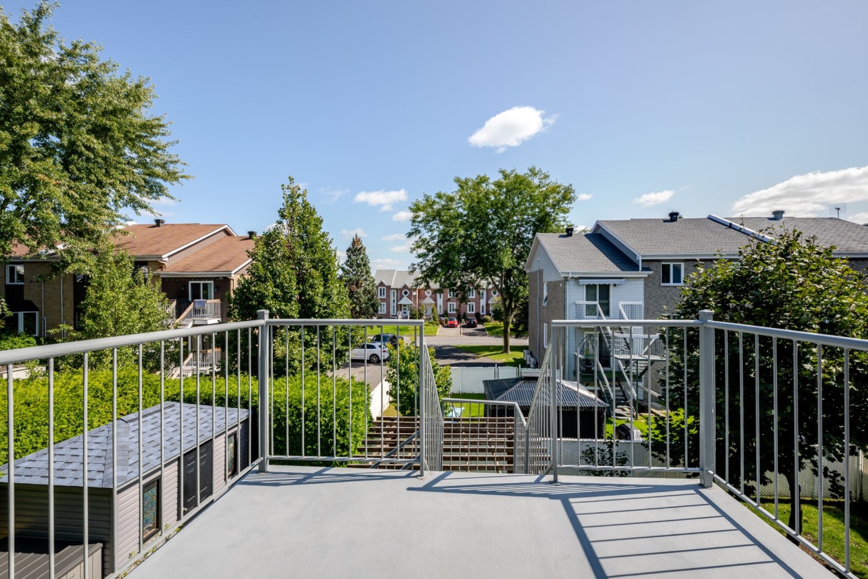 Balcon — 85 Rue Beauchemin, La Prairie