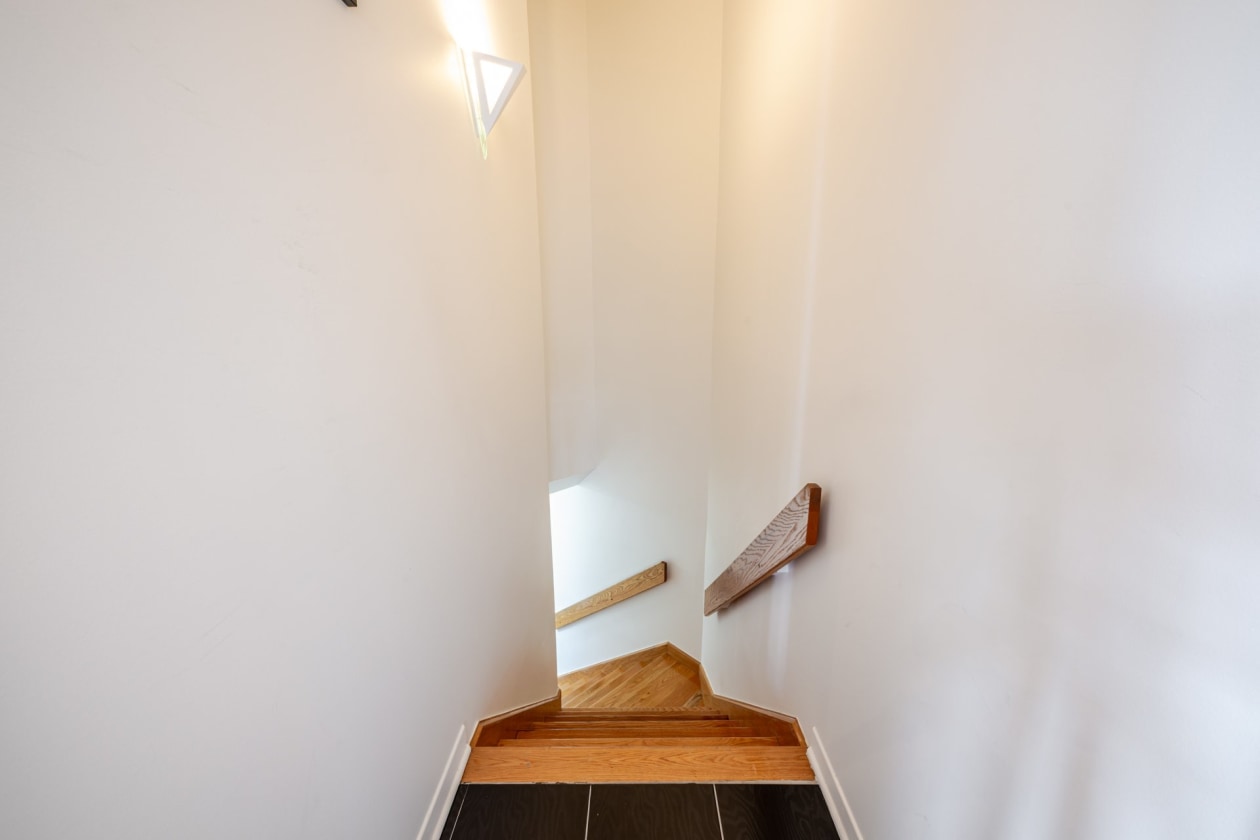 Escalier — 85 Rue Beauchemin, La Prairie