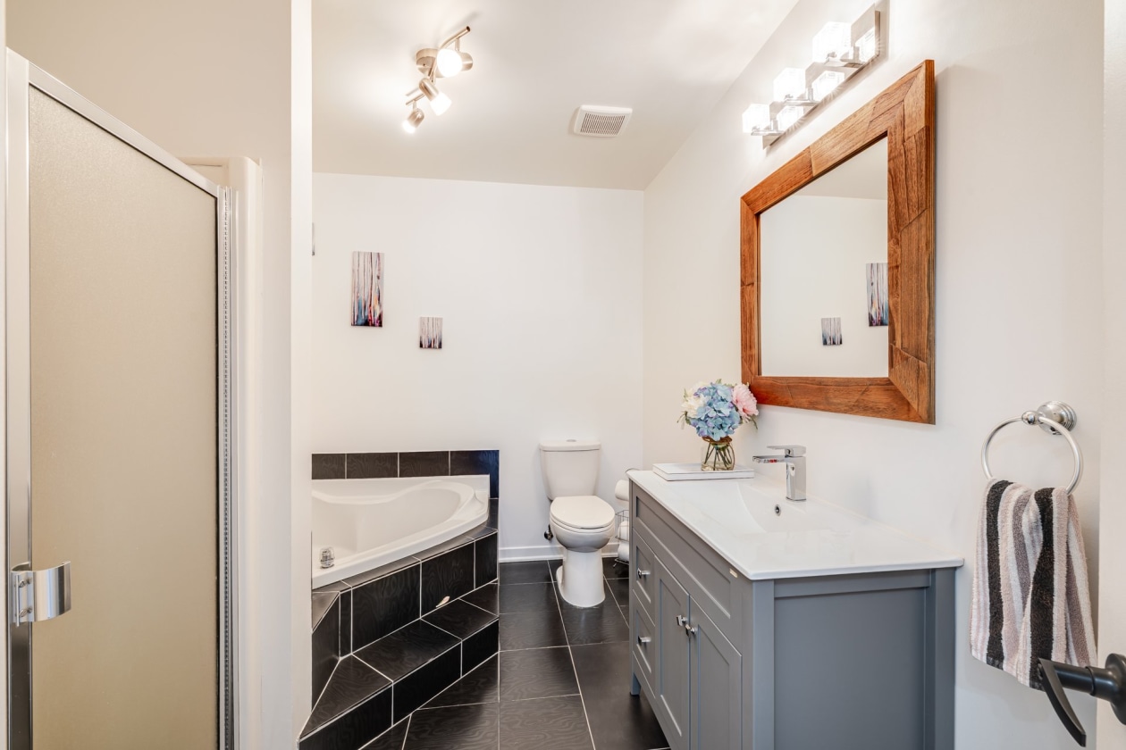 Salle de bains — 85 Rue Beauchemin, La Prairie