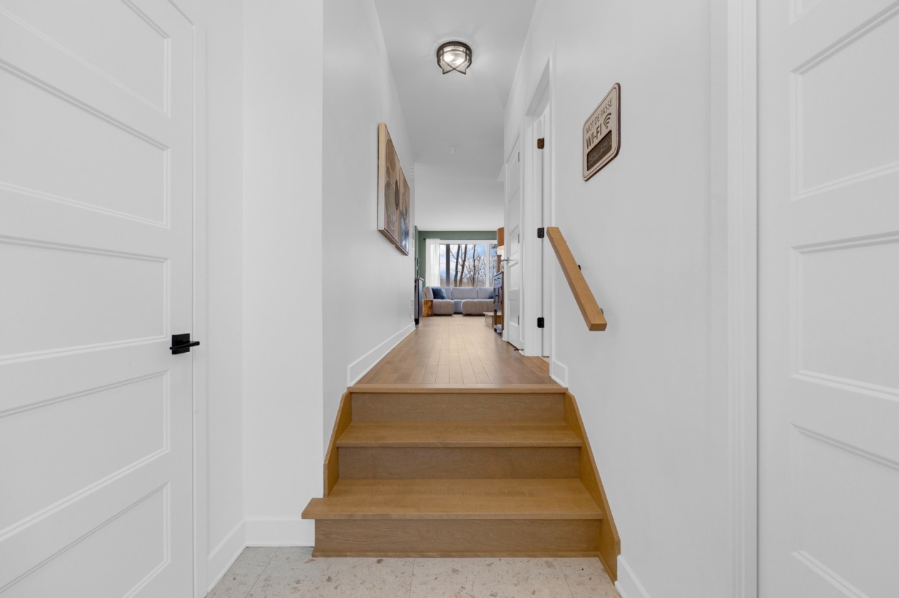 Corridor — 10878 Rue du Caribou, Mirabel