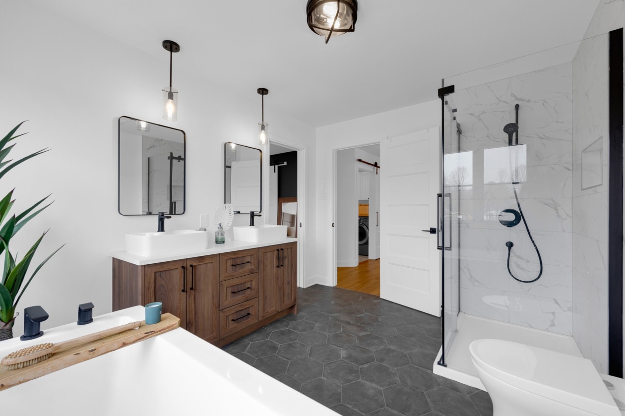 Salle de bains — 10878 Rue du Caribou, Mirabel