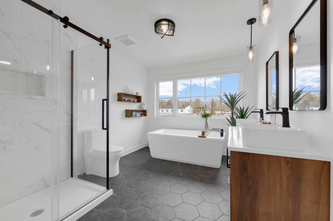 Salle de bains — 10878 Rue du Caribou, Mirabel