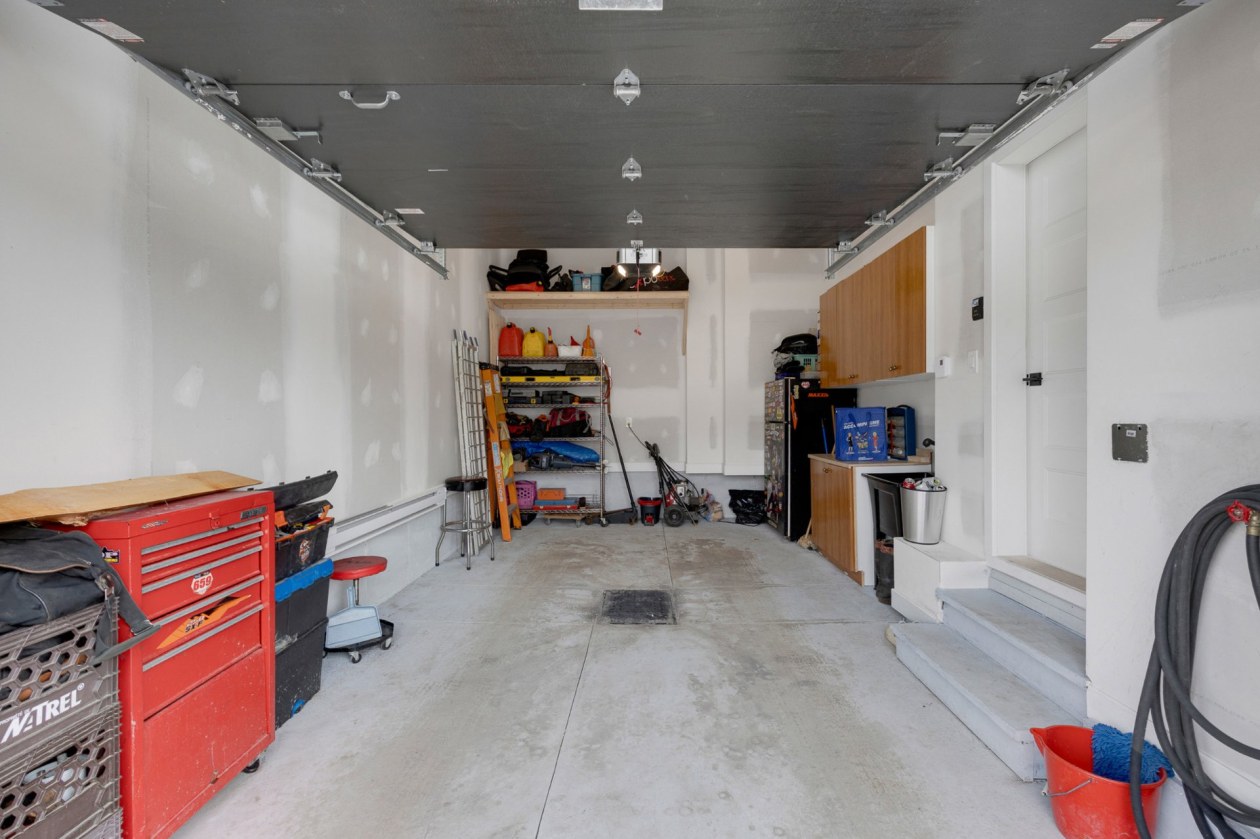Garage — 10878 Rue du Caribou, Mirabel