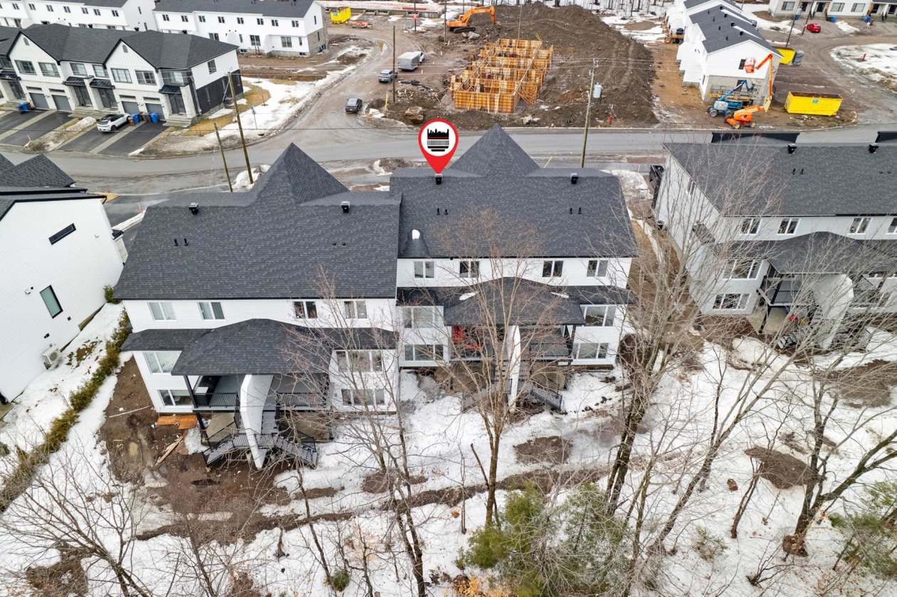 Face arrière — 10878 Rue du Caribou, Mirabel