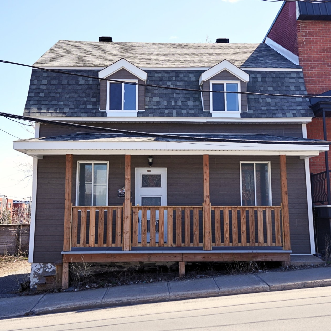 232, 25e Avenue