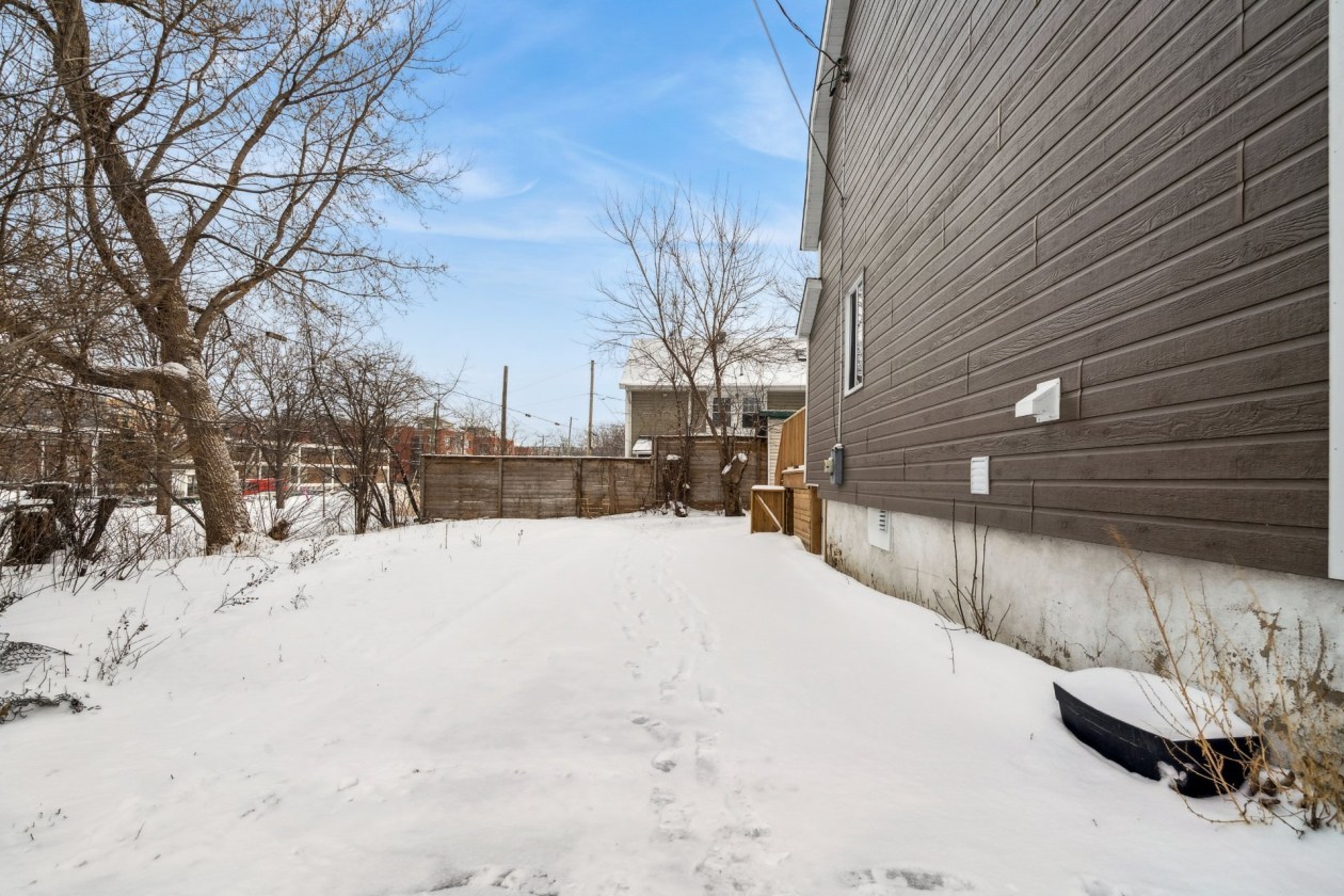 Cour — 232 25e Avenue, Montréal