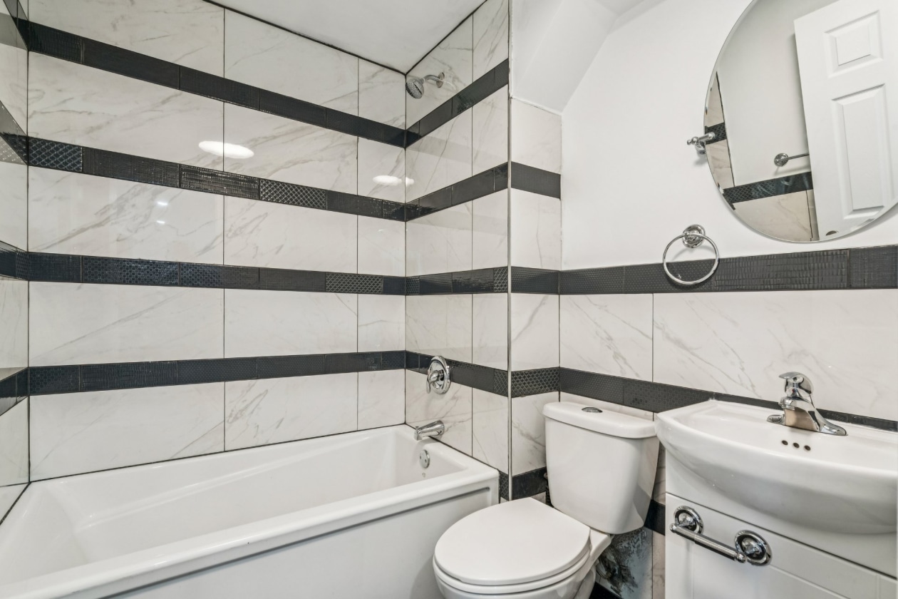 Salle de bains — 232 25e Avenue, Montréal