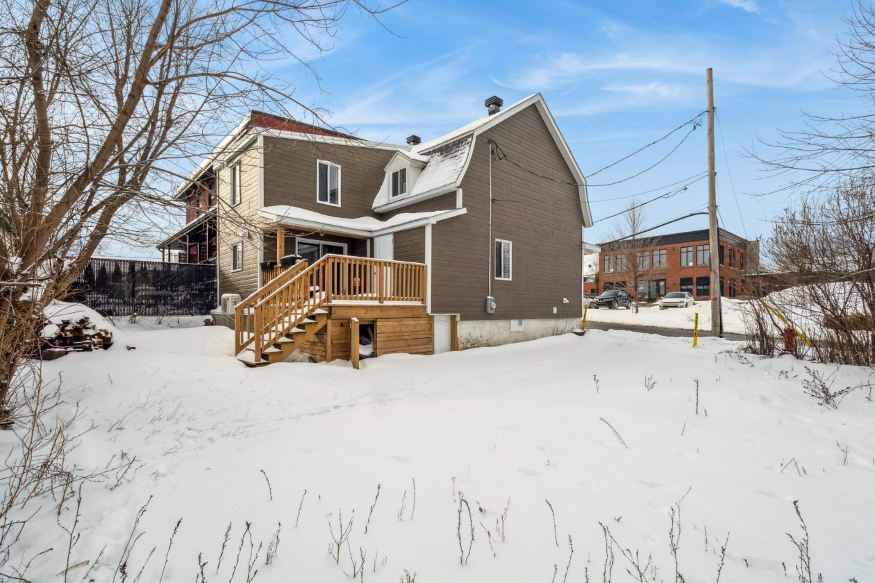 Cour — 232 25e Avenue, Montréal