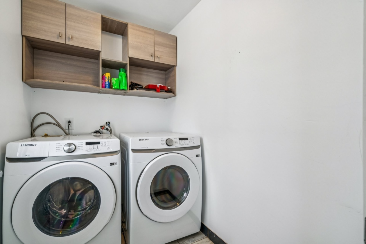 Salle de lavage — 232 25e Avenue, Montréal