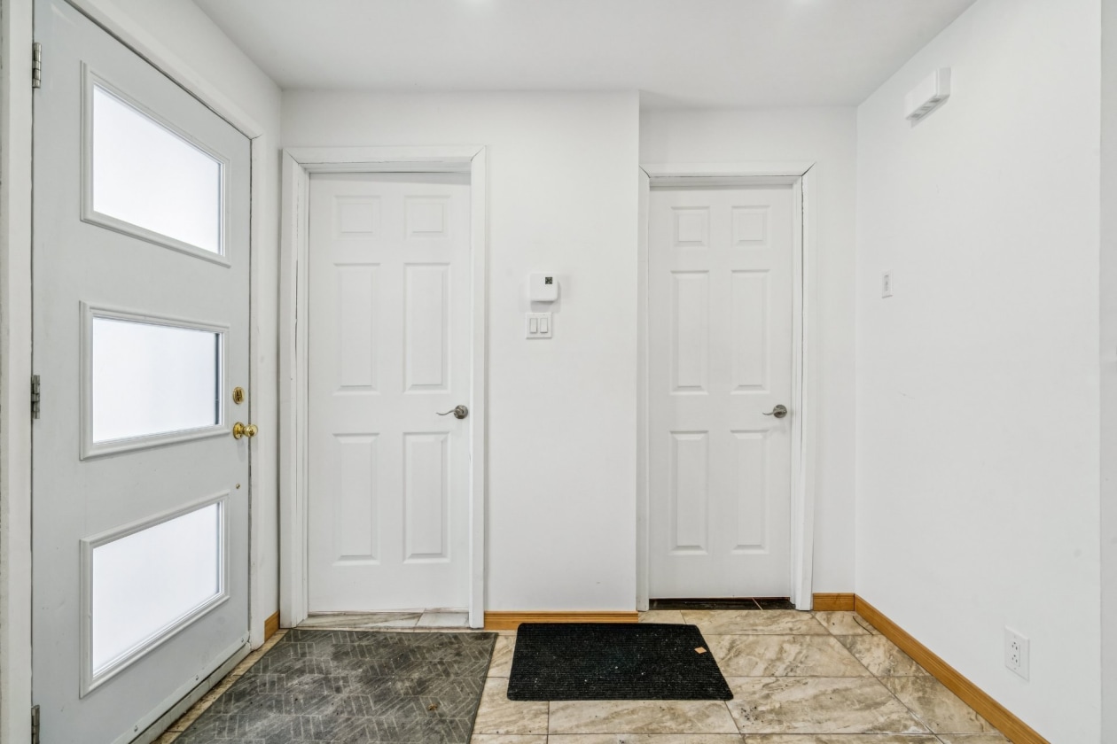 Hall d'entrée — 232 25e Avenue, Montréal