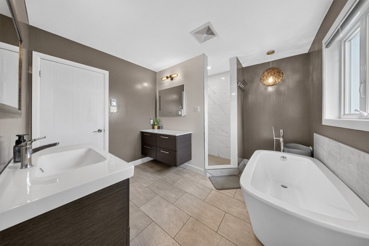 Salle de bains — 312 Rue Principale, Lambton