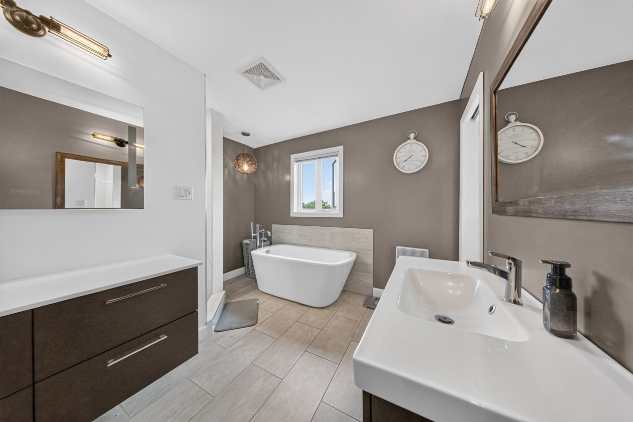 Salle de bains — 312 Rue Principale, Lambton